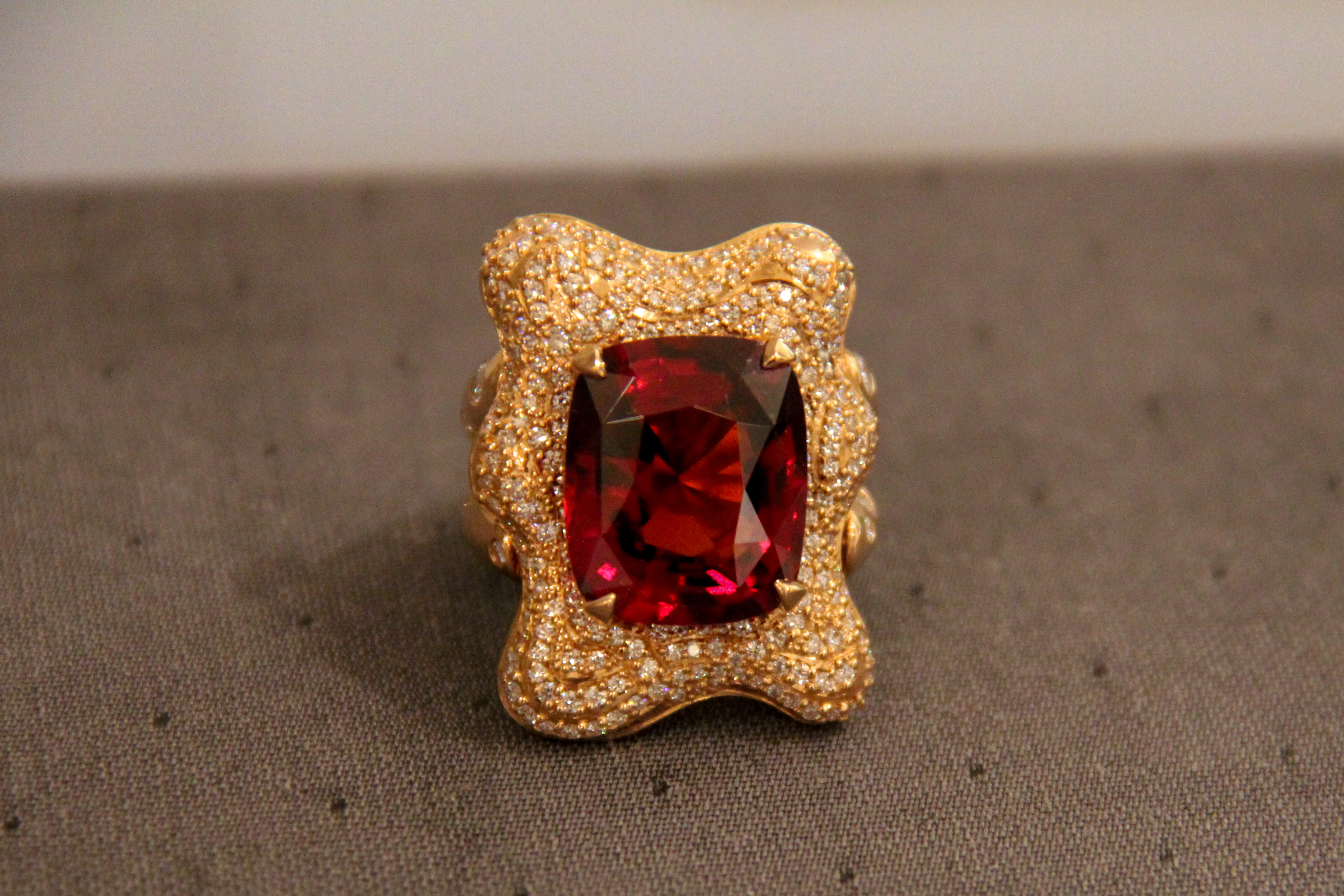 bague grenat création david mann or rose taille coussin