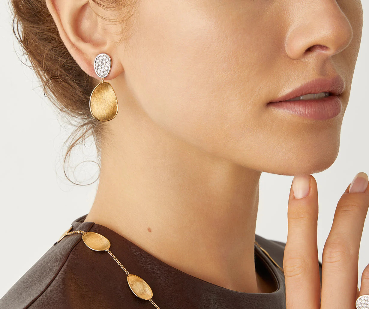 Boucles d'oreille Marco Bicego gold leaves en or jaune 18kt, pavé de diamants taille brillant