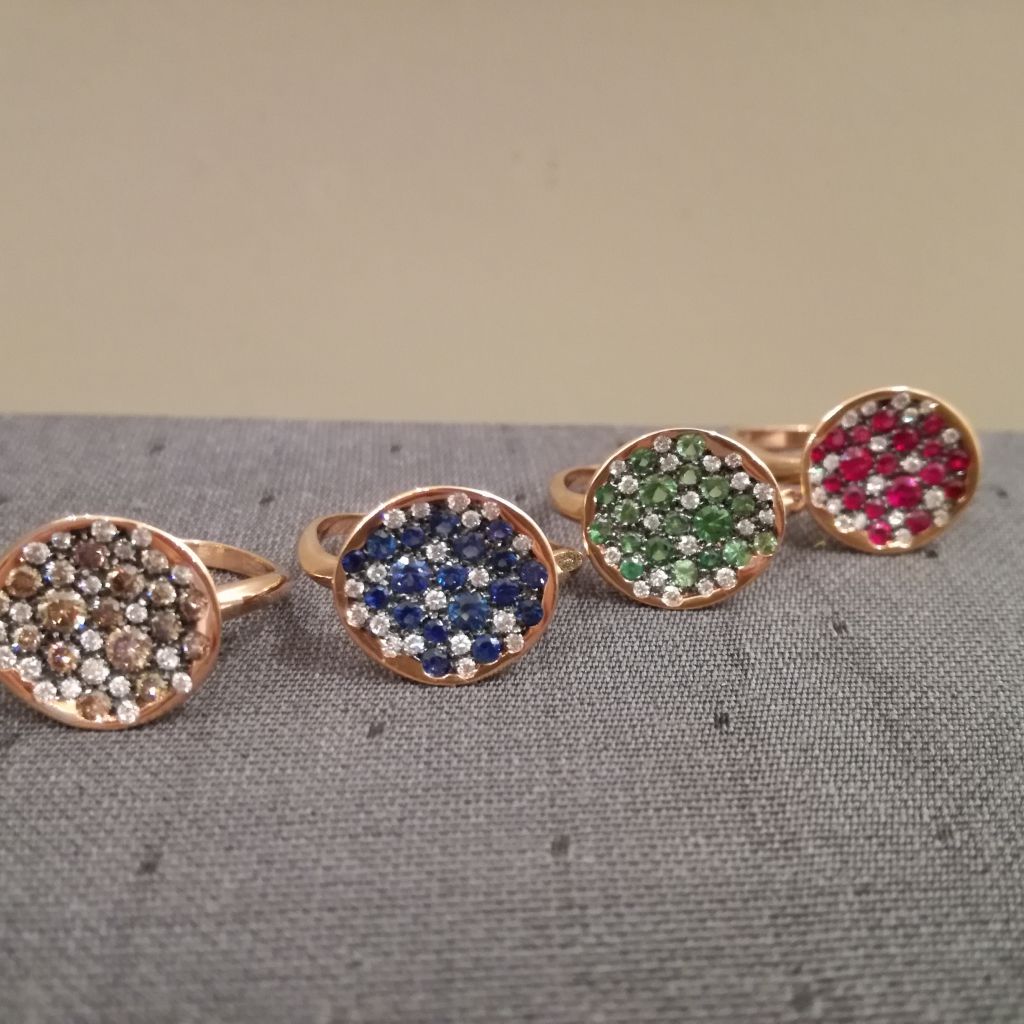 Bagues Brusi en or roseavec rubis saphir tsavorite et diamants